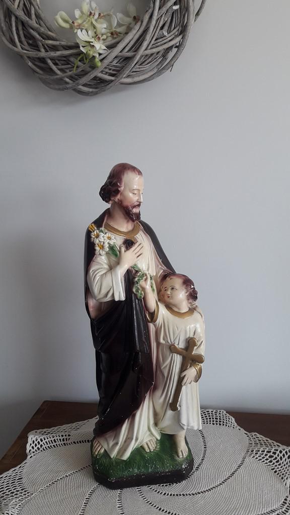 De heilige Jozef is een zeer bescheiden figuur, in de Bijbel komt hij enkel voor in de evangelies van de kersttijd. 