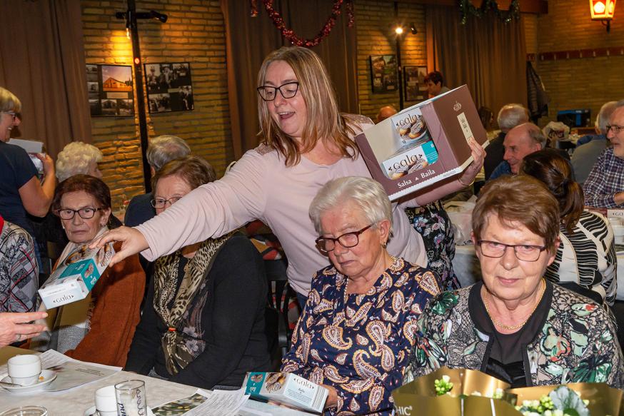 + 65 ERS VAN LAREN VIEREN KERSTFEEST 