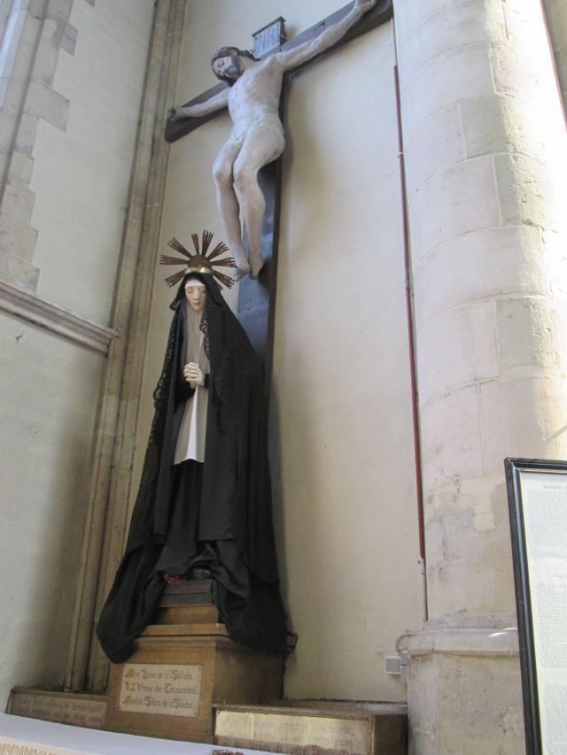 Onze-Lieve-Vrouw der Eenzaamheid in de Kapellekerk te Brussel. Zo zien we Maria niet vaak afgebeeld, als moeder die ‘eenzaam’ is door de keuze van haar zoon.  © JH
