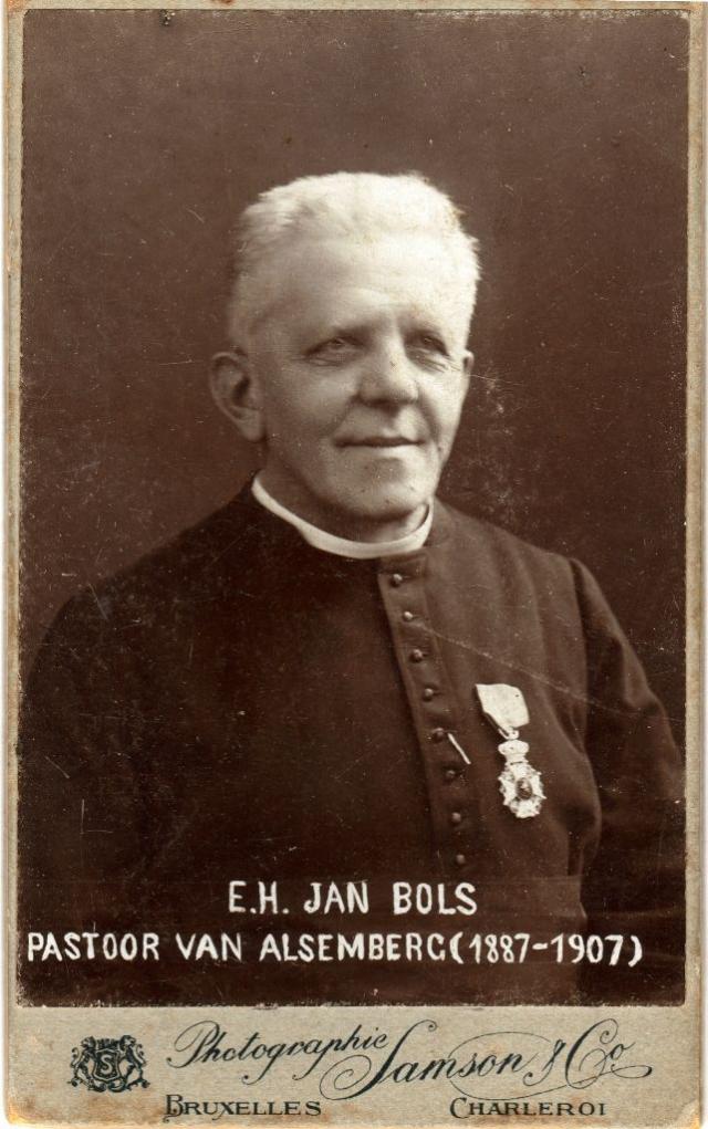 Foto pastoor Jan Bols (uit het archief van het Heemkundig Genootschap Witthem). 