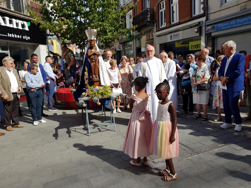 Gebedshalte en zegen in de Basiliekstraat. © Hugo Casaer