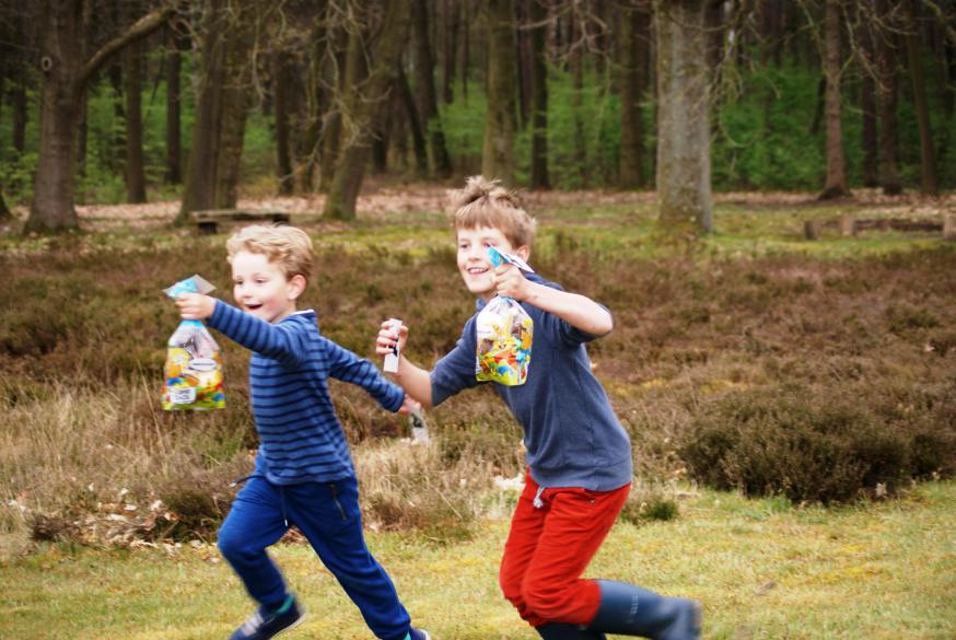 Paaseieren rapen in Loonbeek 