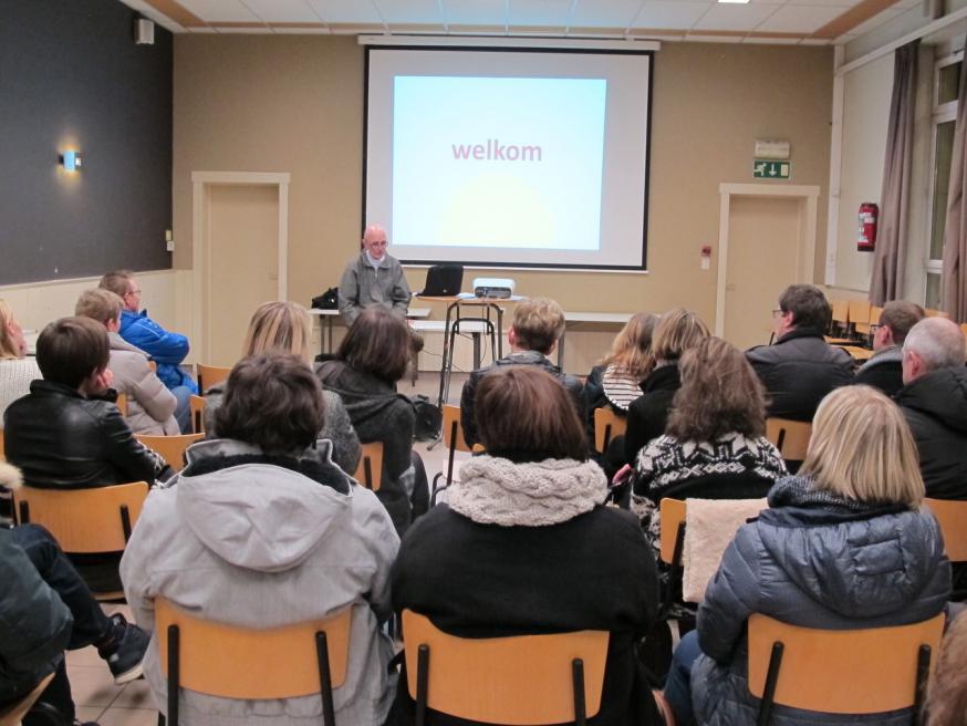 Deken Piet Capoen wist zijn toehoorders te boeien © Catechesewerking 