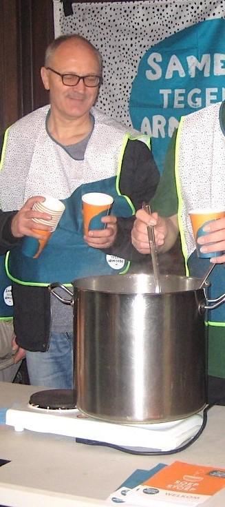Na de viering van volgende zondag biedt de KWB ons een dampende beker lekker verse zelfgemaakte soep aan in ruil voor een kleine bijdrage aan de projecten van Welzijnszorg. 