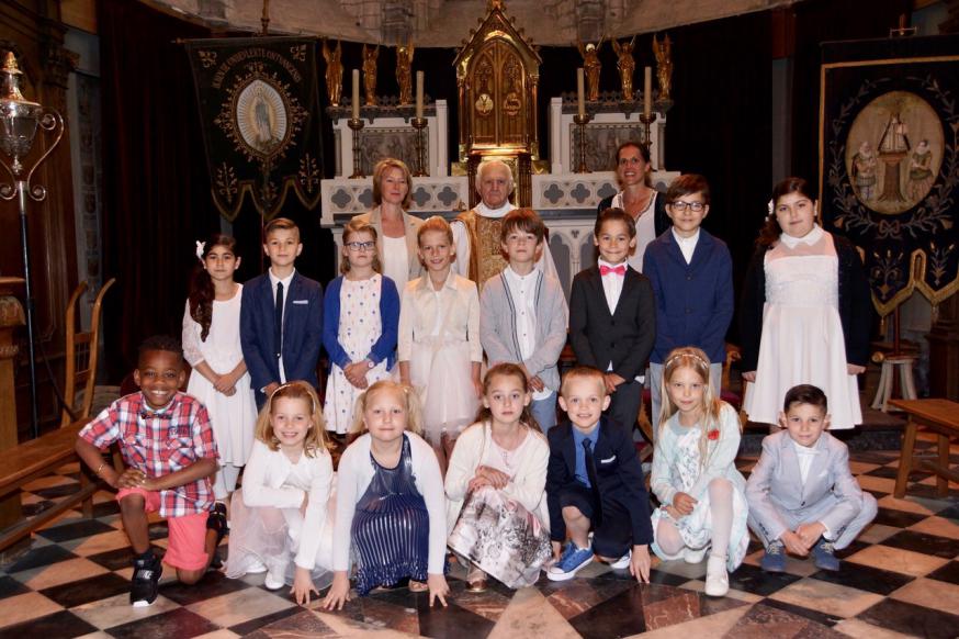 Op donderdag 10 mei gingen 15 kinderen van de Parochiale basisschool Diegem en de Fonkel voor de eerste keer te communie. Bambongo Besdi-Vangu, Blondiau Thaïna, Coucke Alexandre, Cuyvers Alexia, Decoster Celine, De Reus Maxime, Dewandeleer Dean, Hauwelaer © @Raf De Baerdemaeker