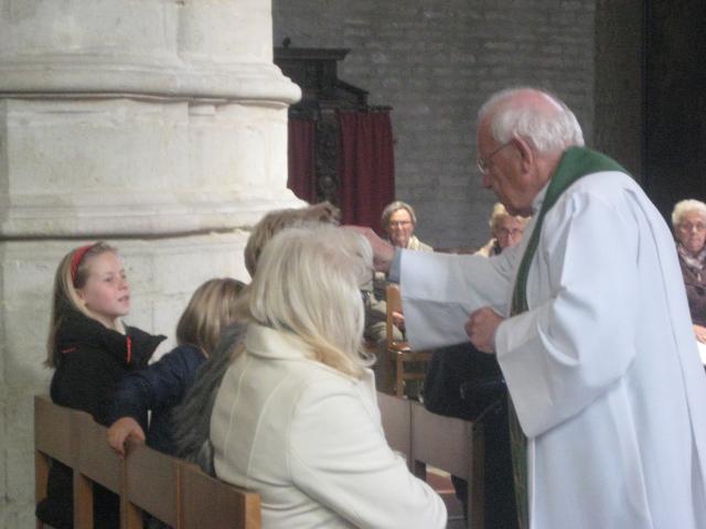 Wie gezalfd wordt, ontvangt de kracht om te gaan waarheen het leven je leidt, in de zekerheid dat je er niet alleen voor staat, dat de Heer met je meegaat. © L. J. 