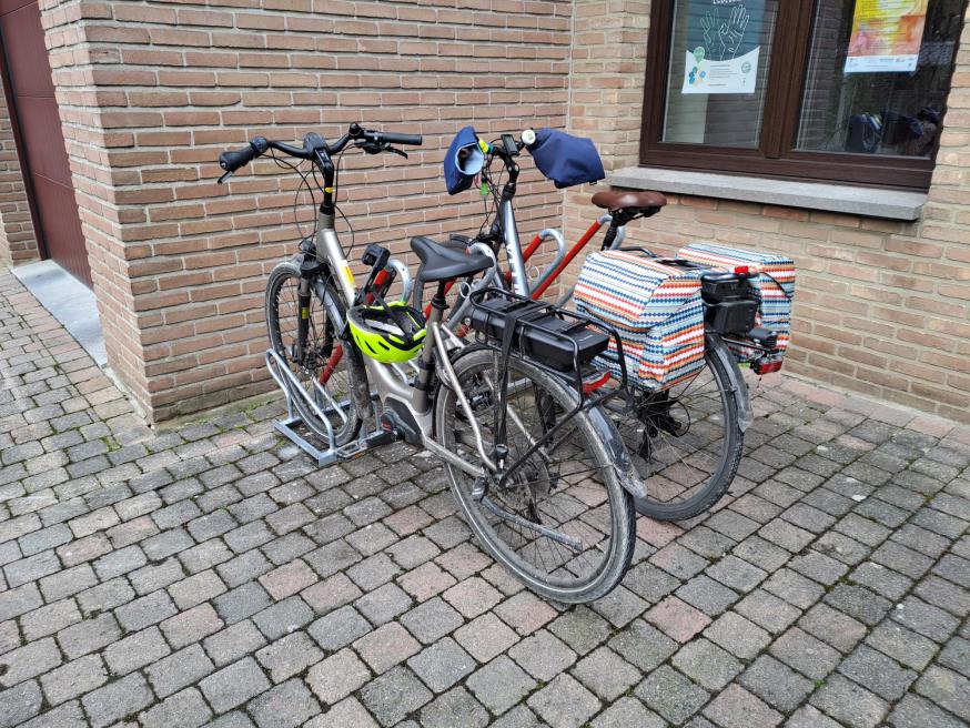 De fietsen veilig gestald © Guido Vandeperre