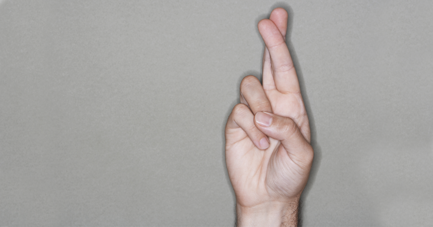 Gekruiste vingers, een uiterlijk teken van de innerlijke hoop, geloof en liefde en onophoudelijk gebed dat vroege (vervolgde) christenen met elkaar verbond. Gekruiste vingers, een uiterlijk teken van de innerlijke hoop, geloof en liefde en onophoudelijk gebed dat vroege (vervolgde) christenen met elkaar verbond.