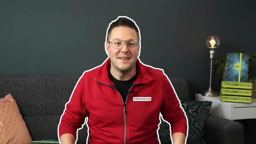 De Nederlandse YouTuber Jeroen voor ‘t Hekke wil op één week tijd de hele Bijbel lezen en doet dat live op YouTube © Stronglife De Nederlandse YouTuber Jeroen voor ‘t Hekke wil op één week tijd de hele Bijbel lezen en doet dat live op YouTube © Stronglife