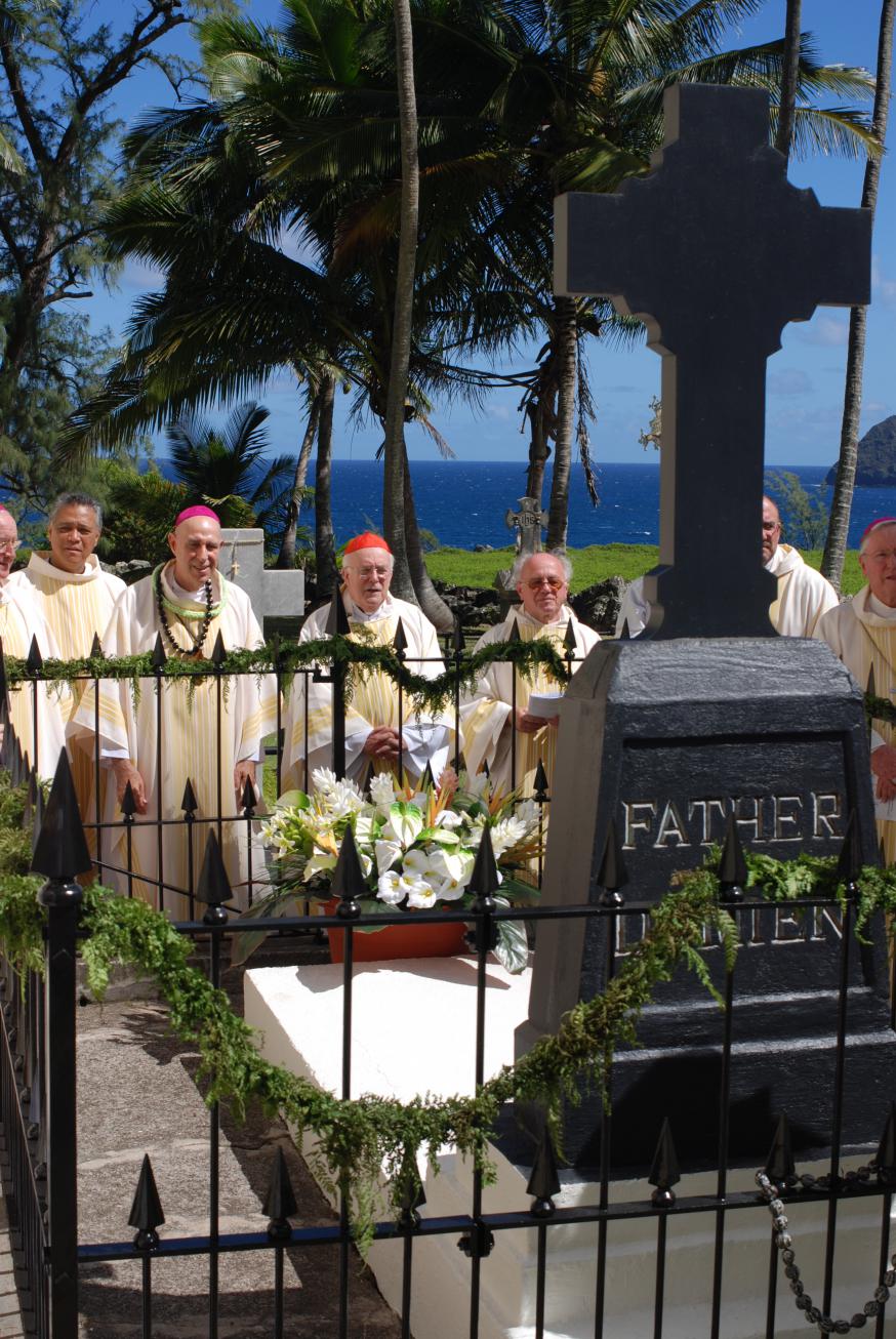 Le cardinal Danneels à Molokai  