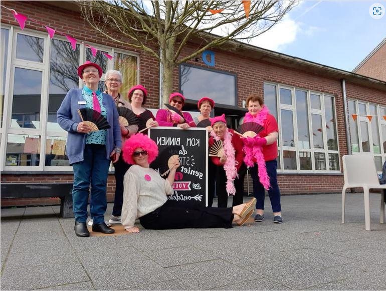 De dames van het bestuur van FeMma Lutselus hadden een afspraak in Tongeren.Ze werden verwelkomd met drankjes en koek. 