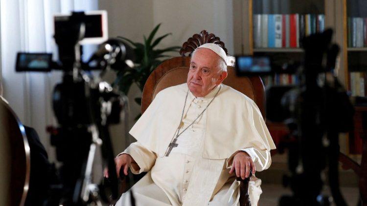 Paus Franciscus tijdens zijn recente gesprek met Reuters © Vatican Media