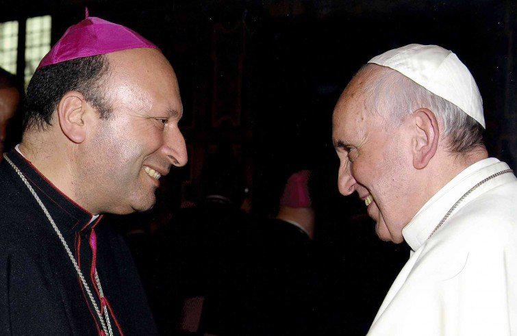 Aartsbisschop Franco Coppola en paus Franciscus © DR