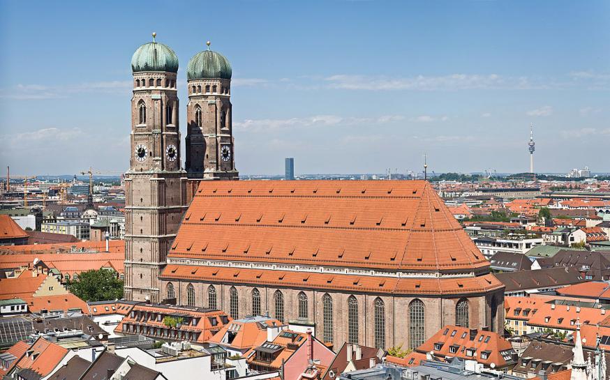 De Frauenkirche in München © Wikipedia