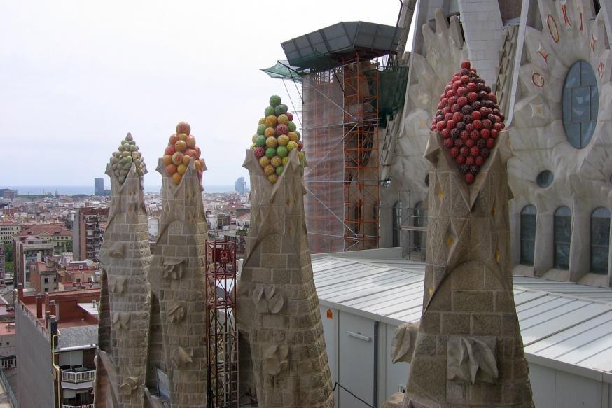 Fruit op de torens van de Sagrada Familia, door Etsuro Sotoo © Wikimedia Commons