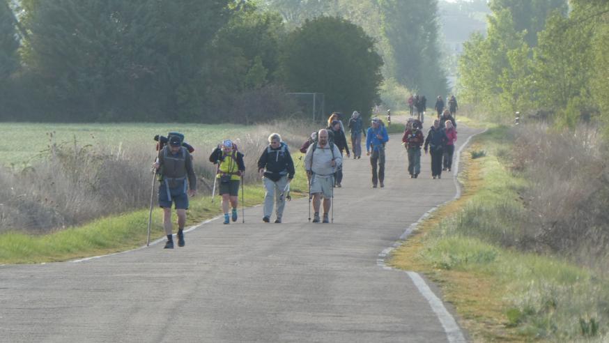 Pelgrims onderweg naar Compostela © Geert Vanhaverbeke