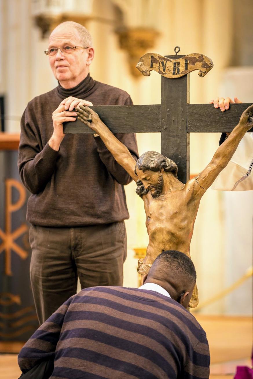 Guy Michils bij de viering van Goede Vrijdag in Sint Pieter © Pastorale zone Leuven aan de Dijle