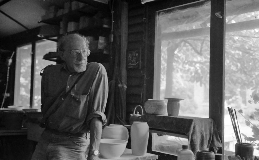 Een zelfgenomen portret van Guido Haazen in zijn keramiekatelier. © Wiki / Fotokollektief Kritika - OTRS Een zelfgenomen portret van Guido Haazen in zijn keramiekatelier. © Wiki / Fotokollektief Kritika - OTRS