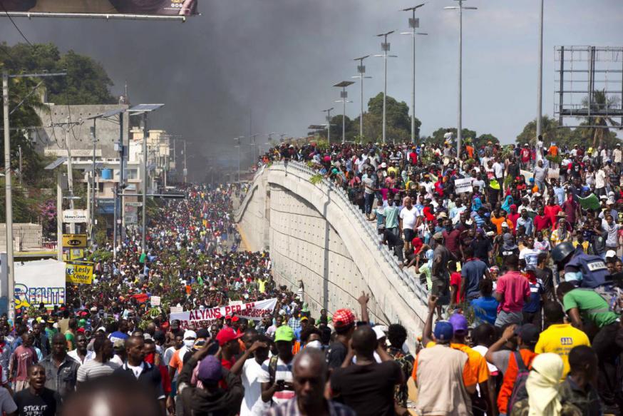 De bevolking van Haïti legde de voorbije maanden het land volledig plat – men sprak over een ‘pays lock’ – omdat ze het gehad heeft met de aanhoudende wantoestanden © RR De bevolking van Haïti legde de voorbije maanden het land volledig plat – men sprak over een ‘pays lock’ – omdat ze het gehad heeft met de aanhoudende wantoestanden © RR