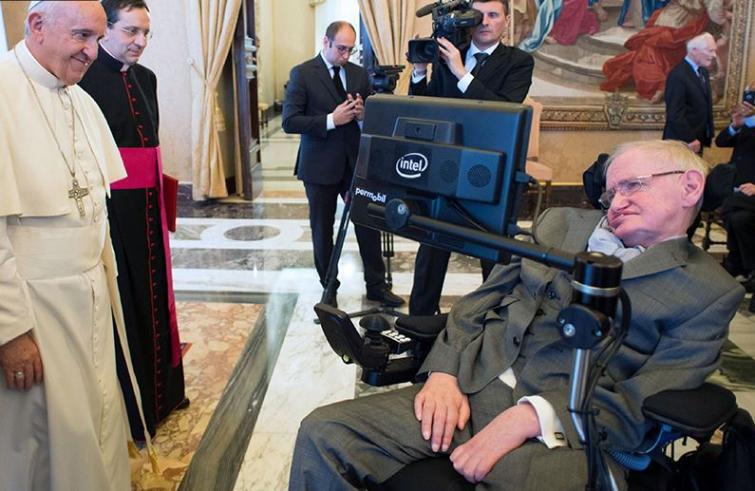 Stephen Hawking bij paus Franciscus © SIR