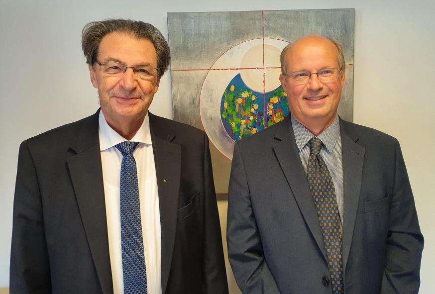 Mgr. Herman Cosijns en zijn opvolger als directeur-generaal van het Interdiocesaan Centrum Paul Delva in september 2020 © IPID