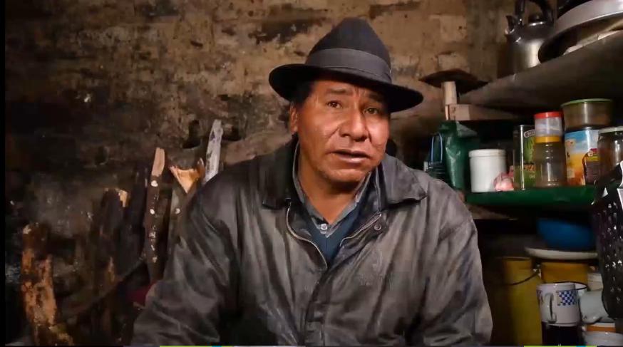 Wildo, een aardappelboer in Bolivië heeft samen met zijn gemeenschap een registratieproject voor de aardappelteelt opgezet. © Broederlijk Delen