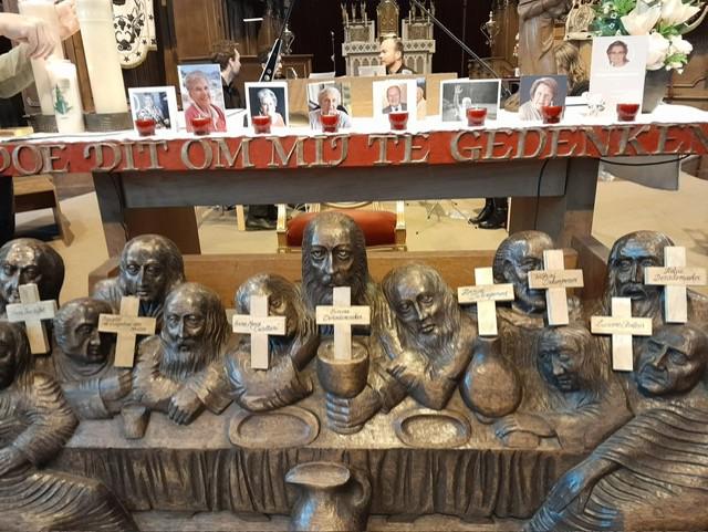 Het lichtritueel ter nagedachtenis van de overledenen © Paula. 