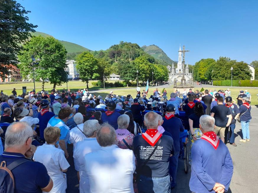 Start van de diocesane bedevaart in Lourdes © Tony Dupont