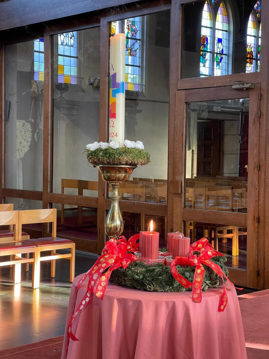 Sinterklaas in de kerk van Dessel © Pater David