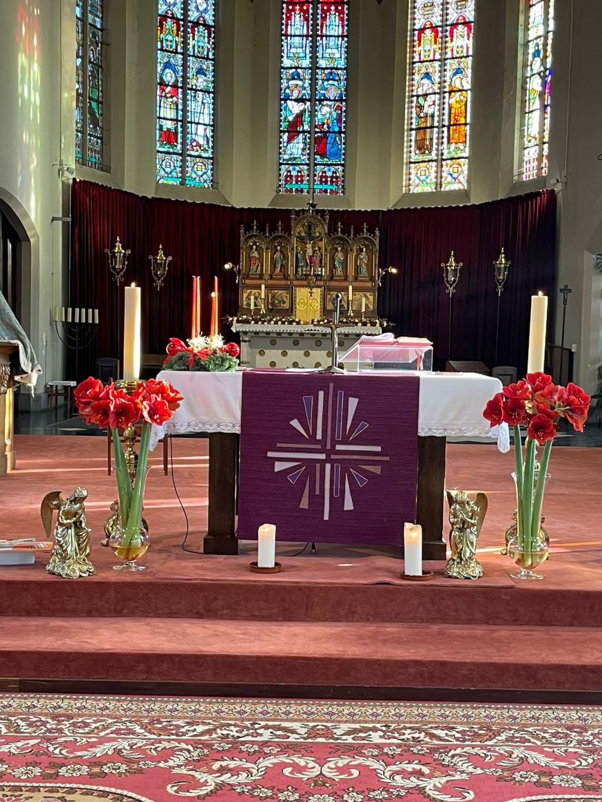 Sinterklaas in de kerk van Dessel © Pater David