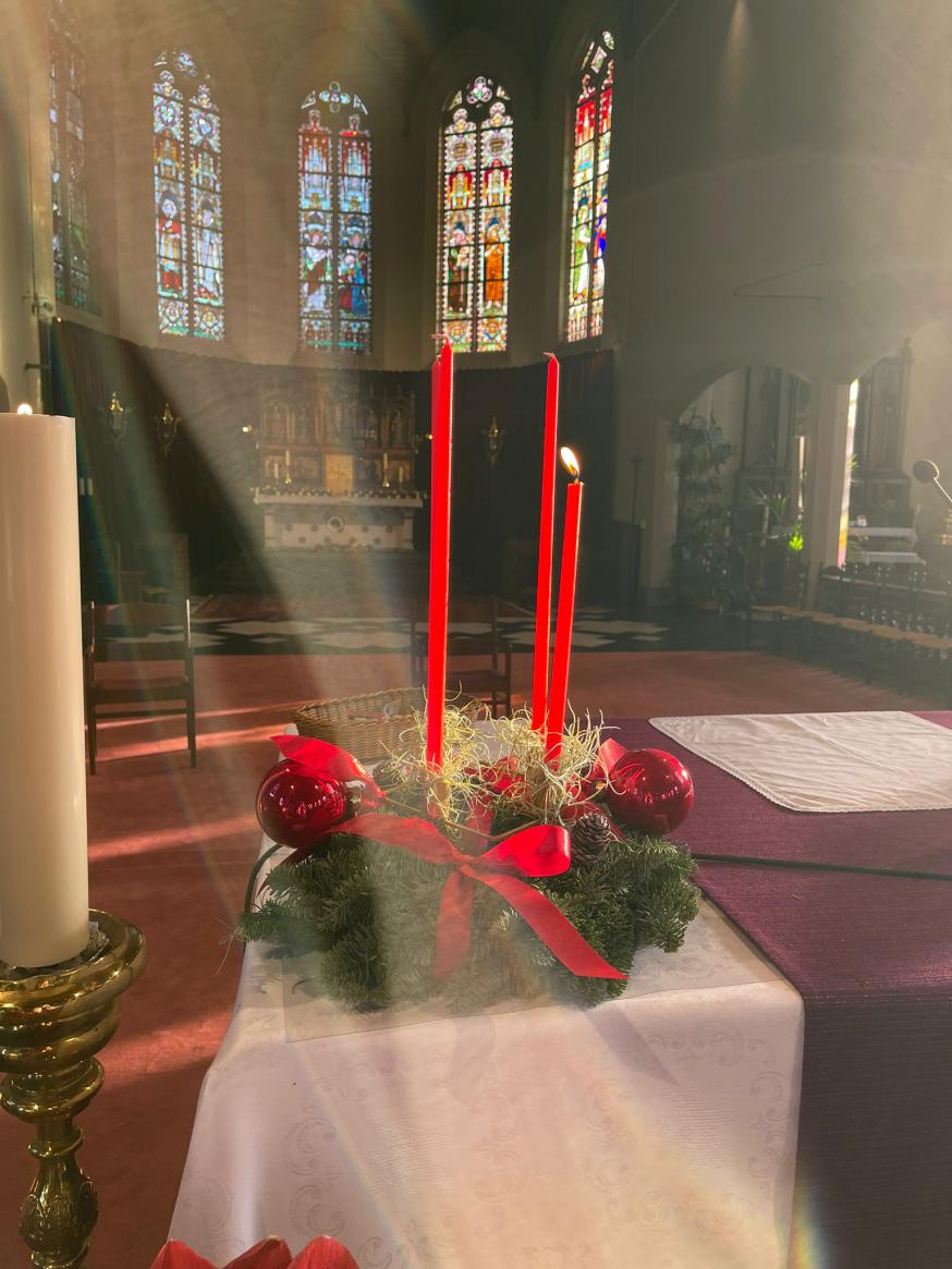 Sinterklaas in de kerk van Dessel © Pater David