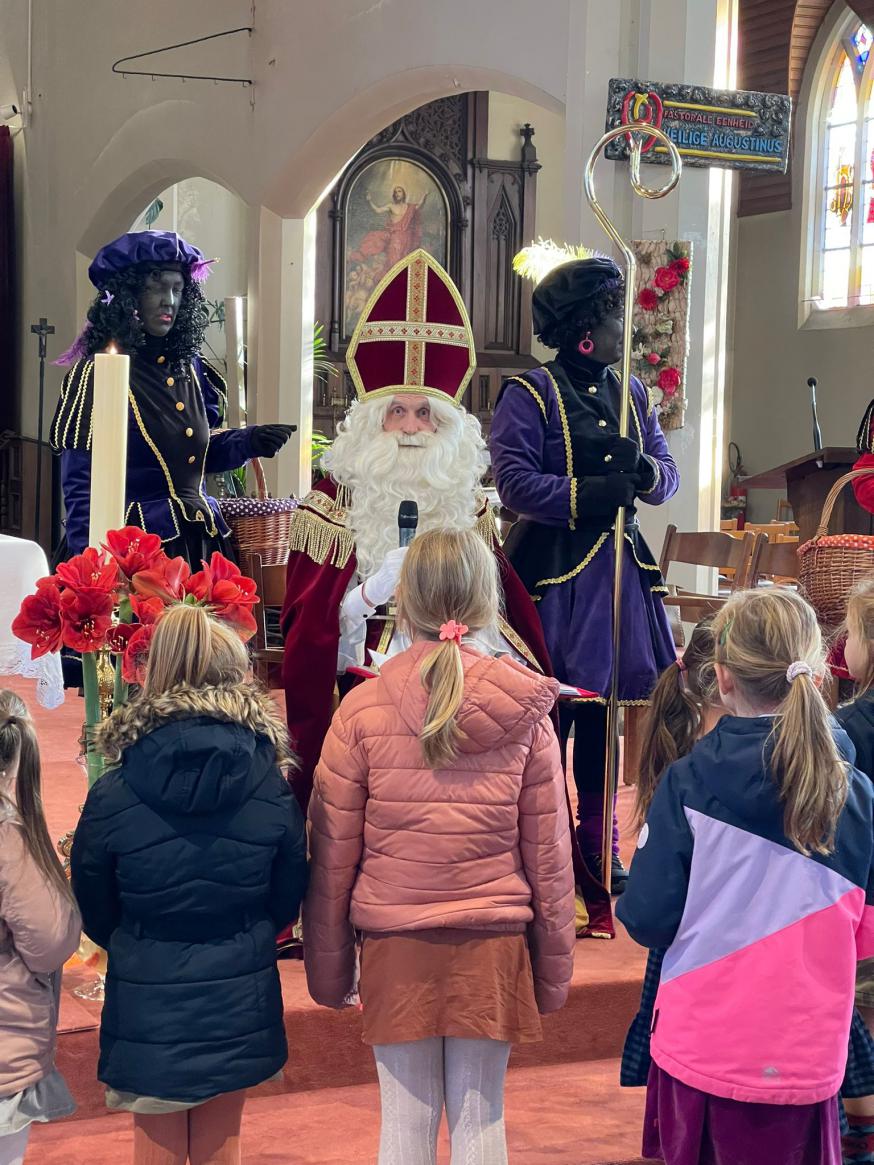 Sinterklaas in de kerk van Dessel © Philip Hermans