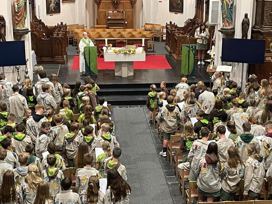 een volle kerk !! 