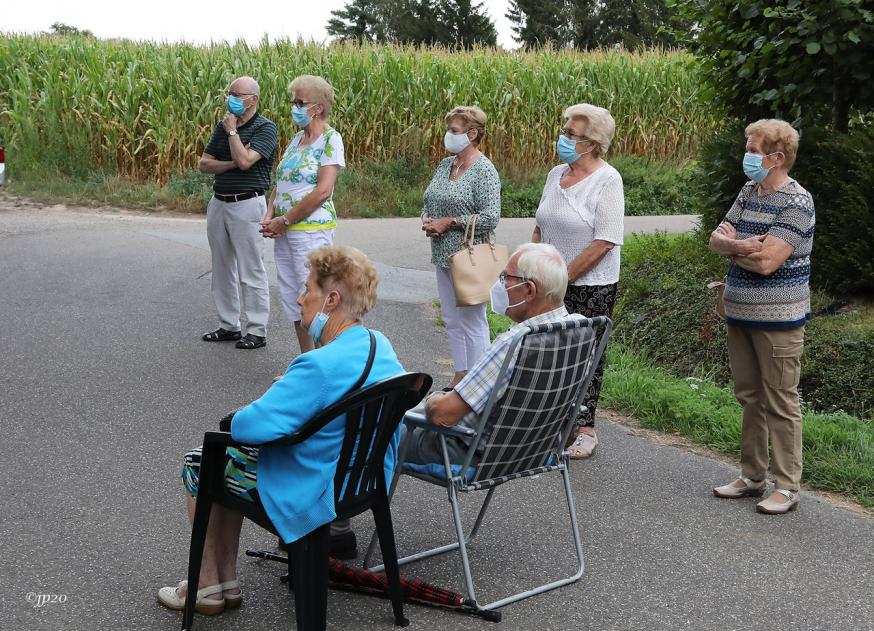 Inzegening boomkapelletje in de Lindestraat 