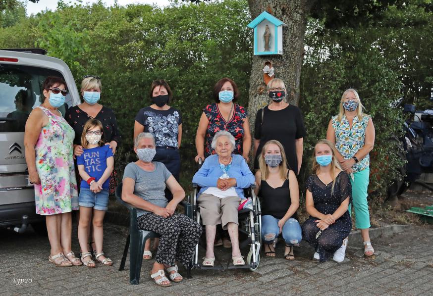 Inzegening boomkapelletje in de Lindestraat 