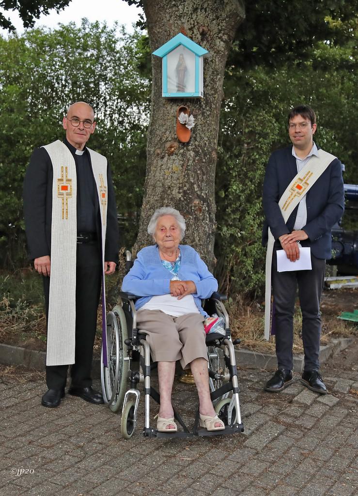 Inzegening boomkapelletje in de Lindestraat 