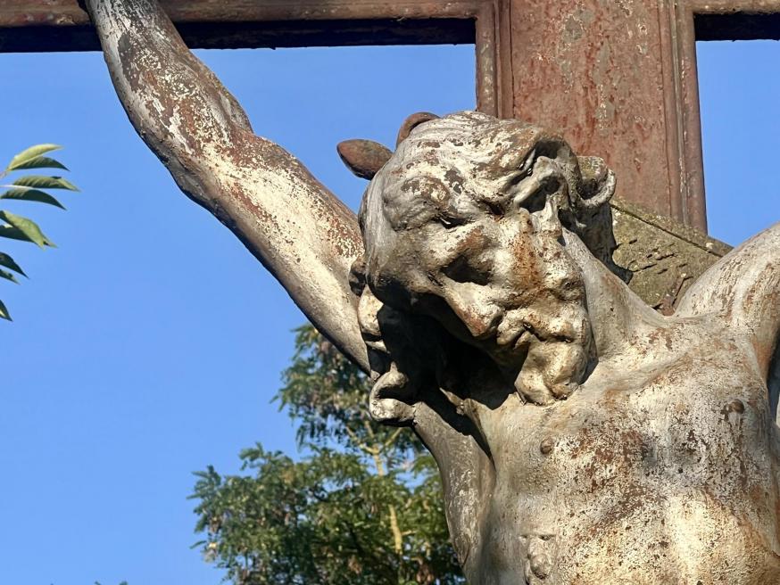 Jezus Christus op het kerkhof van Sint-Martinus © Chris De Groote