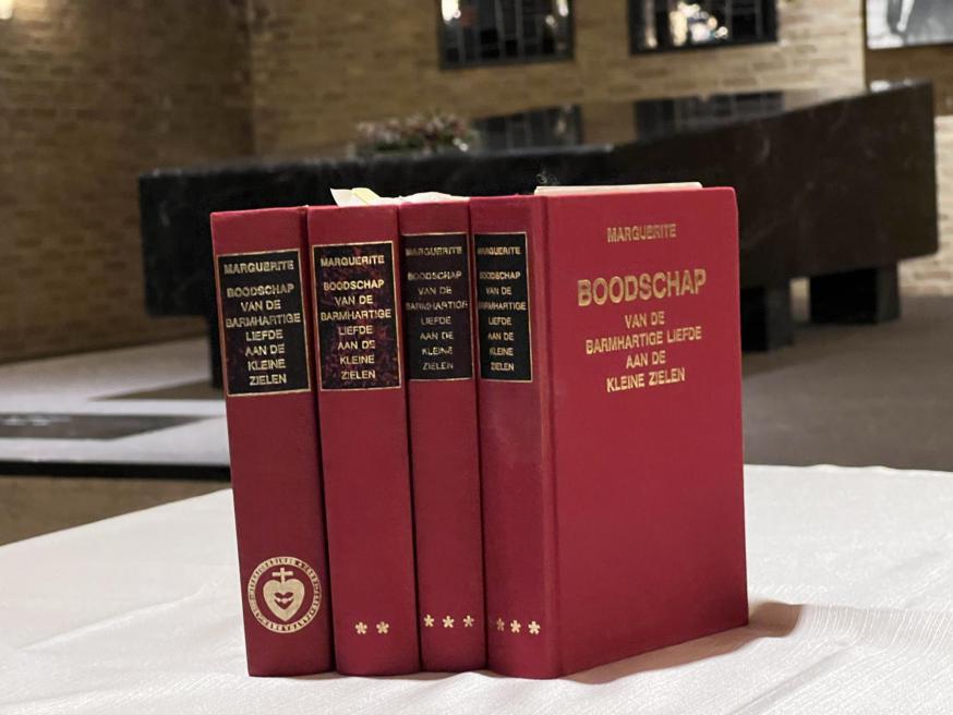 Vier volumes boodschappen van de kleine zielen © Chris De Groote