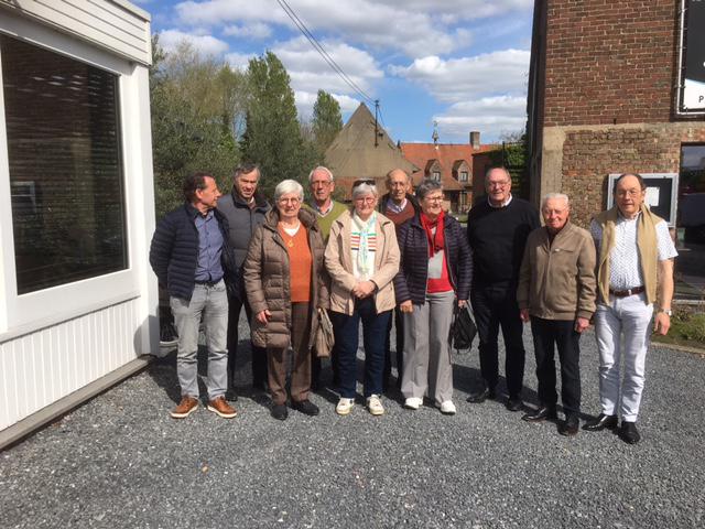 Volwassen misdienaars en onderhoudsploeg Emmaüshuis © Filip Debruyne