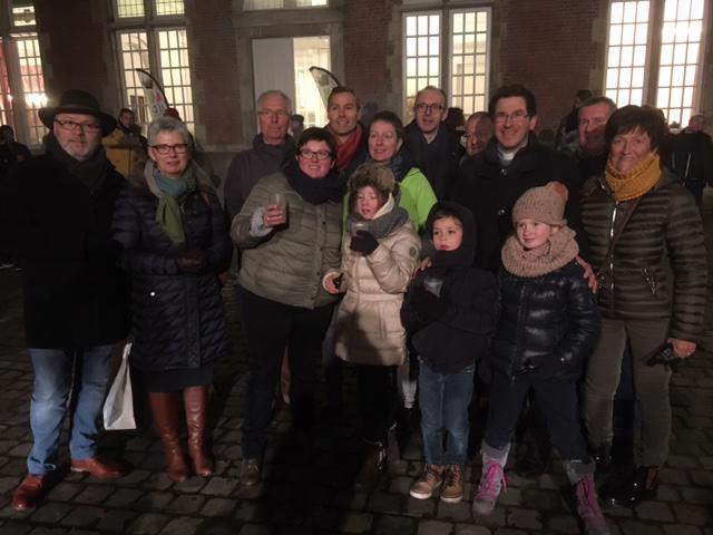 Op de foto met de bisschop tijdens het gezellig napraten. 
