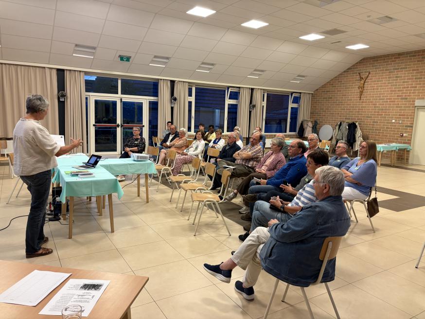Een open avond met boeiende tafelgesprekken © Christa Damen