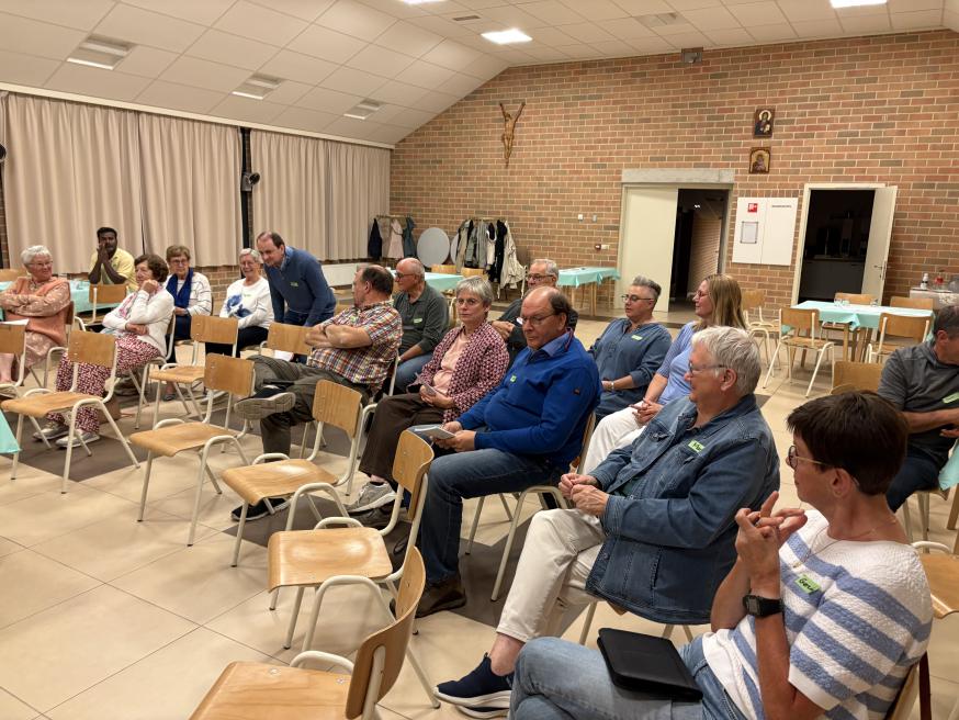 Een open avond met boeiende tafelgesprekken © Christa Damen