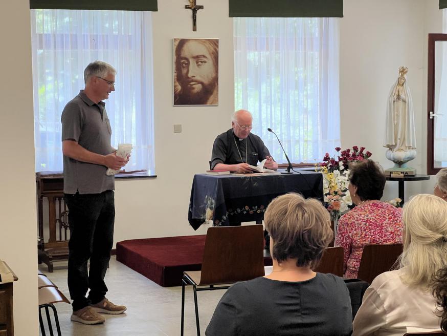 Conferentie over engelen door Monseigneur De Jong © Chris De Groote
