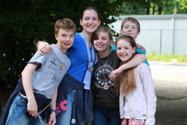 Katrien en haar groep geven omarmen elkaar! 