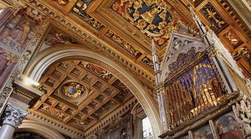 Het interieur van de basiliek van Sint-Jan van Lateranen © @Bijbel in 1000 seconden, Chantal Leterme, www.bijbelin1000seconden.be