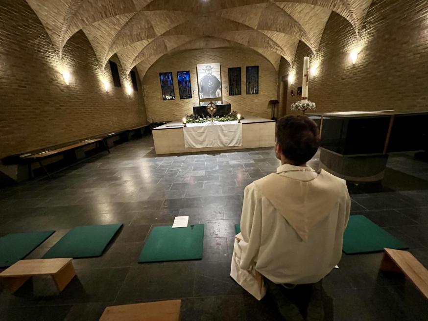 Adoration tijdens Damiaanoase © Chris De Groote