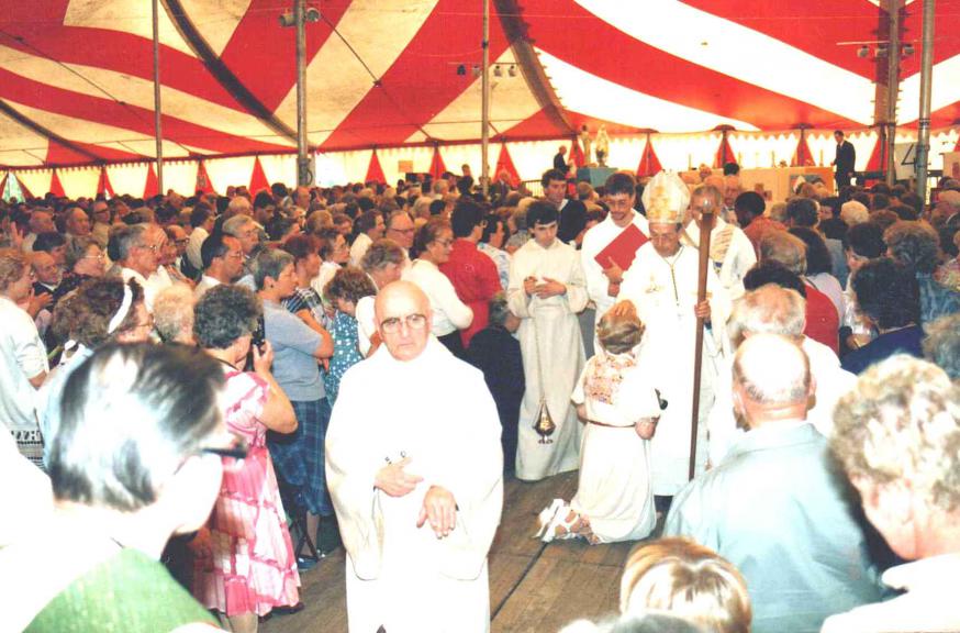 In de tent tijdens de internationale bedevaart Chèvremont rond de jaren '85 © Chèvremont Jo Frederickx