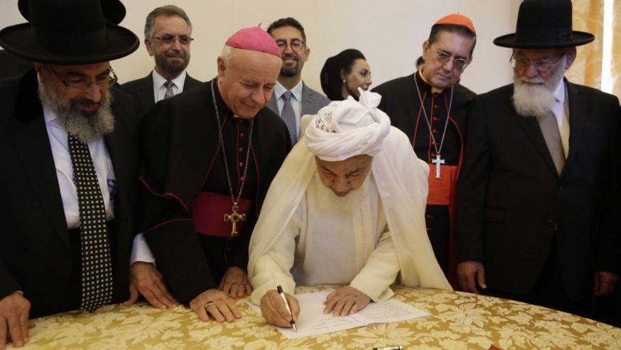 Vertegenwoordigers van de abrahamistische godsdiensten onderteken de gemeenschappelijke verklaring tegen authanasie en voor palliatieve zorg © VaticanMedia