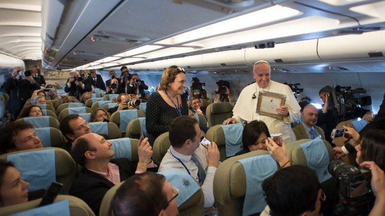 Paus Franciscus in 2015, op weg naar Sri Lanka © Vatican Media