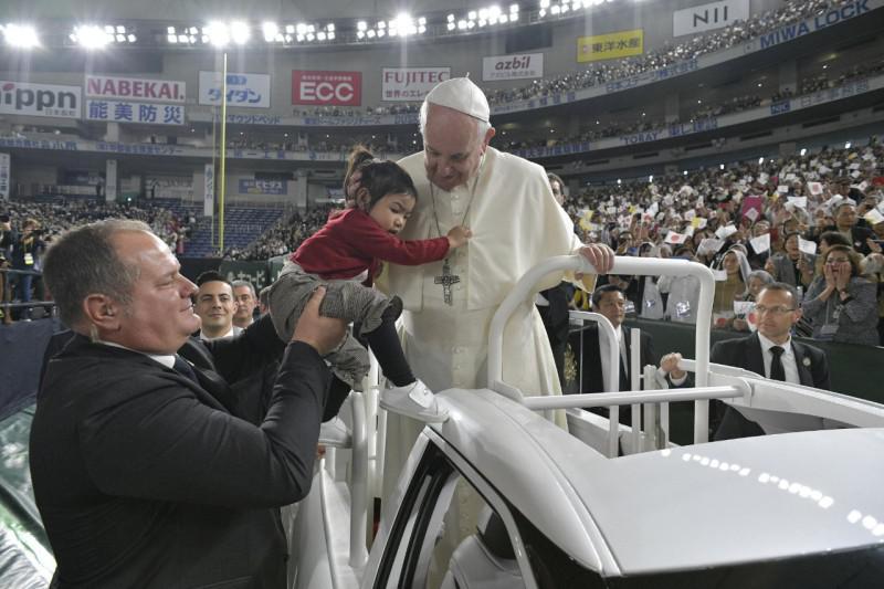 Paus Franciscus in het sportstadion in Tokio © Vatican Media Paus Franciscus in het sportstadion in Tokio © Vatican Media